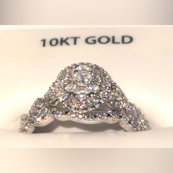 10KT Gold Diamond Ring Size 7